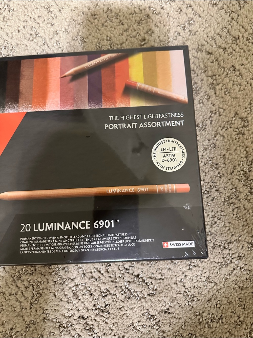 Caran d'Ache Luminance 6901 20-Color Pencil Portrait Set - Picture 3 of 12